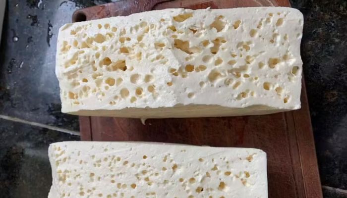 Furinho no queijo branco é bom sinal ou indica contaminação? Especialista explica
