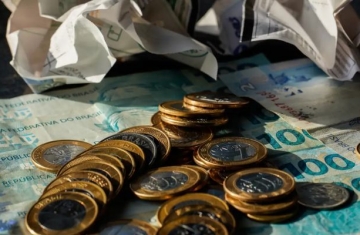 Economia cresce 0,7% em maio, puxada por consumo das famílias, diz FGV