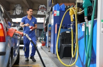 Subsídio de R$ 0,44 por litro da gasolina é prorrogado por 30 dias