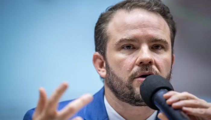 'Temos que tratar bet igual tratamos cigarro', diz ministro da Fazenda