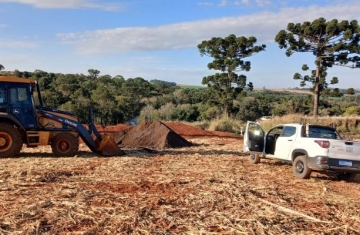 Campo Bonito - Secretaria Municipal de Agricultura realiza entrega gratuita de adubo orgânico aos pequenos produtores