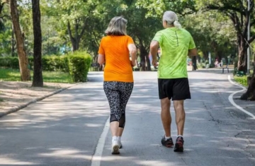 Segundo a ciência, a velocidade com que uma pessoa caminha revela muito sobre o funcionamento interno do corpo e da mente