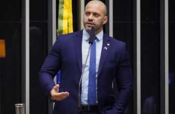Moraes dá 48h para Daniel Silveira explicar publicação de vídeo no X