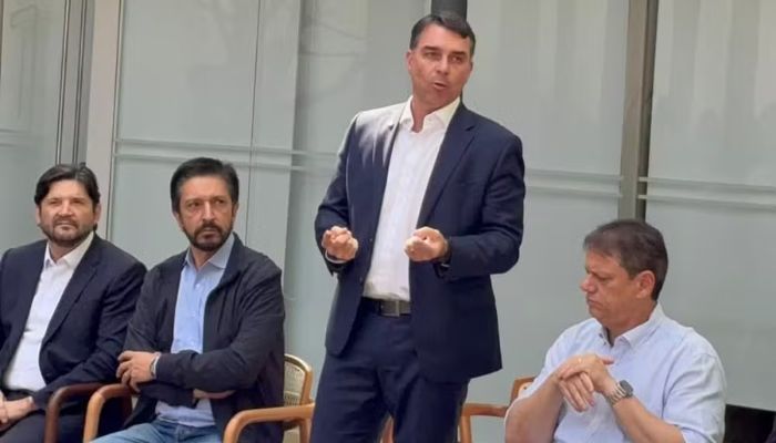 Foto: Divulgação Flávio Bolsonaro diz que respeita decisão do PP sobre Tereza Cristina e que seguirá buscando vice: 'Até dia 5 tudo pode acontecer'