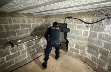 Túnel secreto usado para esconder mercadorias contrabandeadas do Paraguai é encontrado durante operação da PF no Paraná