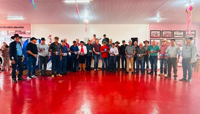 Campo Bonito - Grupo Vida Ativa presta homenagem aos pais em encontro especial no Clube do Vovô