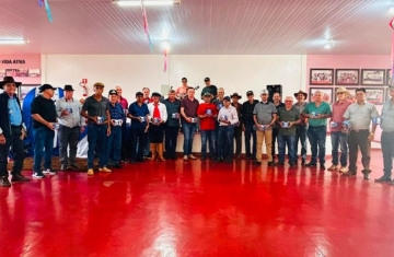 Campo Bonito - Grupo Vida Ativa presta homenagem aos pais em encontro especial no Clube do Vovô