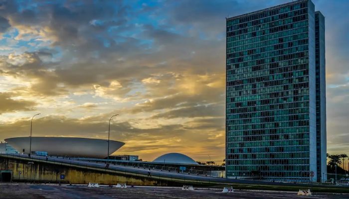 © Rafa Neddermeyer/Agência Brasil Câmara aprova redução de impostos para combustíveis e outros setores