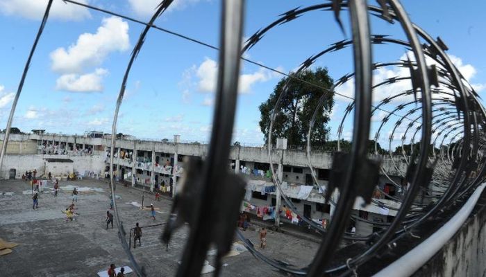 Presídios combatem entrada de itens proibidos para facções criminosas