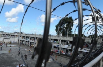 Presídios combatem entrada de itens proibidos para facções criminosas