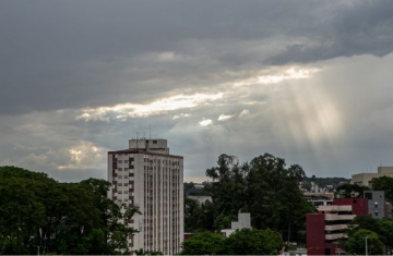 Depois de tempestades em várias regiões temperaturas começam a subir no Paraná