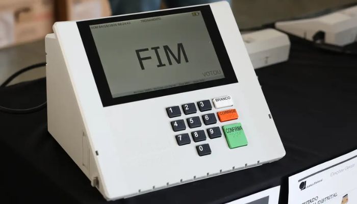 TSE recebe embaixadores nesta segunda para defender urna eletrônica