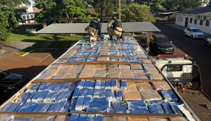 Mais de 1,5 tonelada de maconha é apreendida em Toledo após denúncia de direção perigosa
