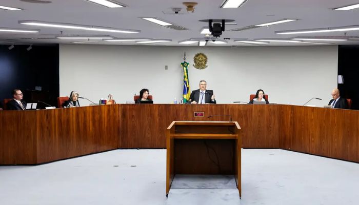 Dino e Moraes defendem rediscutir dispensa de diploma para jornalista