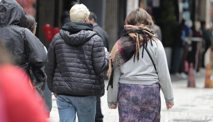 Frente fria associada a ciclone baixa temperatura no Sul do país
