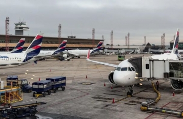 Anvisa atualiza regras de segurança sanitária para aviões e aeroportos