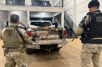 PRF e PM apreendem mais de 4 toneladas de maconha em barracão de Toledo