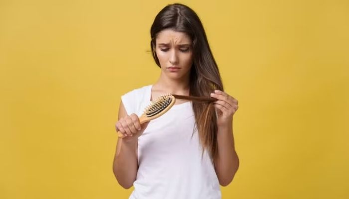 Quando a queda de cabelo deixa de ser normal? Veja os sinais de alerta