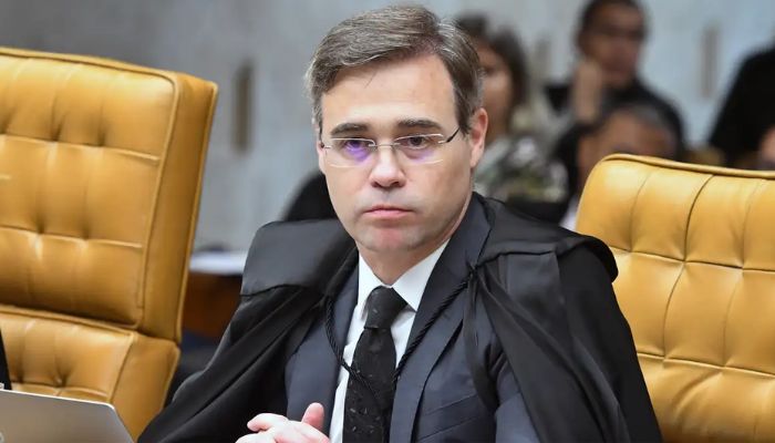 Mendonça quer levar ao plenário diálogos atribuídos a Vorcaro e Moraes