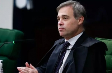 Mensagens e áudios revelam encontro entre Vorcaro e André Mendonça, que confirma reunião com ex-banqueiro