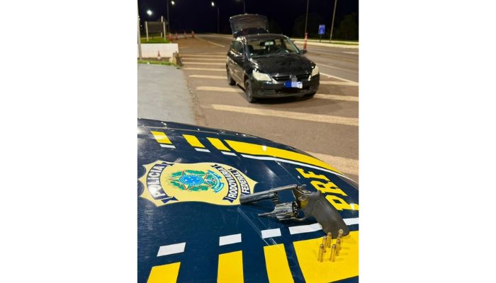 Guaraniaçu - PRF apreende arma de fogo com menor na BR-277