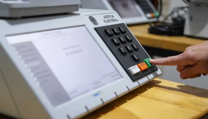 TSE aprova registros de seis candidatos à Presidência da República