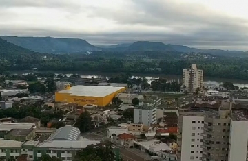 Cinco são denunciados por tráfico internacional de pessoas e por tentar matar testemunhas, no Paraná