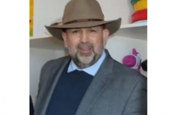 Ex-apresentador de TV preso por receber fotos íntimas de bebês é indiciado por estupro, assédio e extorsão contra funcionários, no Paraná