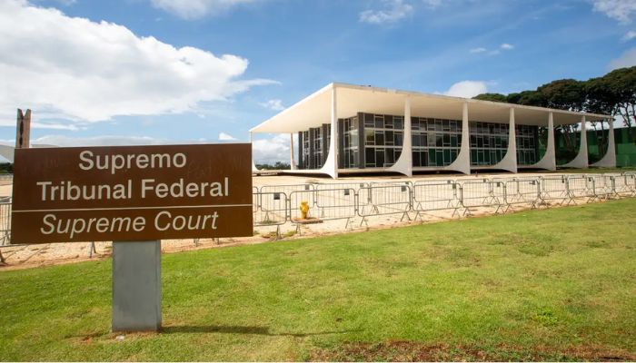 Ex-ministros do STF pedem apuração rigorosa da "mais aguda crise"