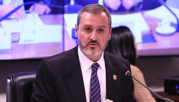 Dino determina reintegração de Andrei Rodrigues no comando da PF
