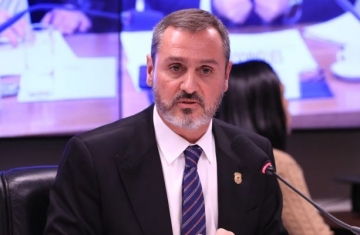 Dino determina reintegração de Andrei Rodrigues no comando da PF