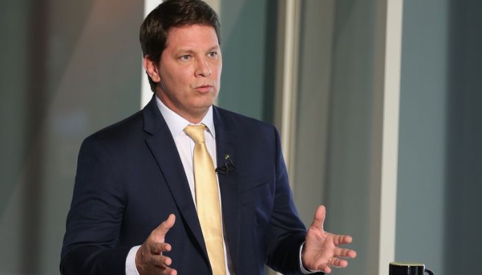 © Marcello Casal JrAgência Brasil Dino cita risco de evasão e proíbe deputado Mario Frias de deixar país