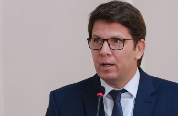 Dino aponta indícios de liderança de Mário Frias em desvio de emendas