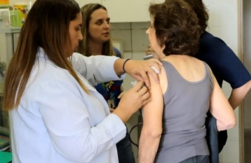 SUS amplia cobertura da vacina Pneumo 20 para maiores de 85 anos