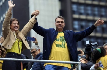 Flávio Bolsonaro propõe enxugar Estado e endurecer ações de segurança