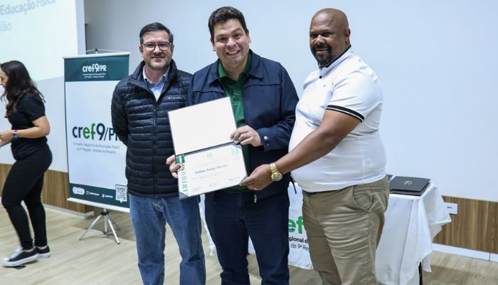 Gugu Bueno recebe homenagem do CREF-PR e renova compromissos com a Educação Física