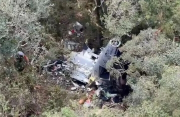 Bombeiros encontram helicóptero com corpo do cantor Rick