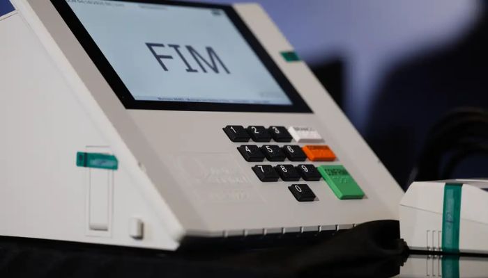 IA e vídeos falsos superam fake news como maior ameaça à democracia
