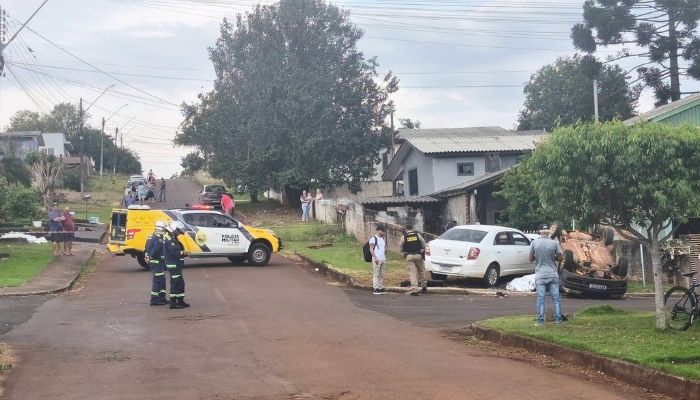 Por - Quedas do Iguaçu em Foto Quedas - Acidente entre cobalt e gol deixa uma pessoa morta