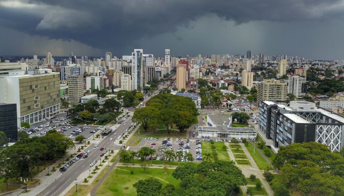 Outubro terá chuva acima da média e oscilações de temperatura no Paraná, prevê o Simepar