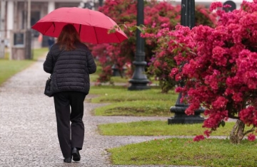 Paraná terá fim de semana cinzento com risco de tempestades, prevê Simepar