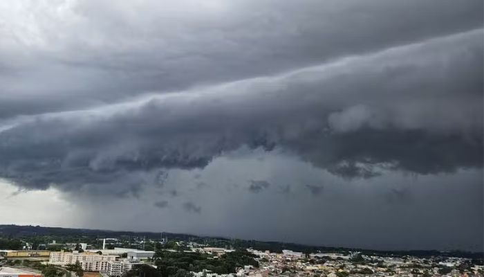 Paraná recebe novo alerta laranja de tempestades com granizo e ventos de até 100 km/h; veja previsão do tempo