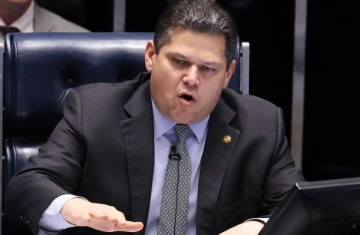 Alcolumbre vai promulgar fim da escala 6x1 nesta sexta
