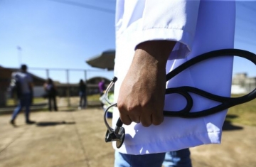 Congresso aprova exame obrigatório para exercício da medicina