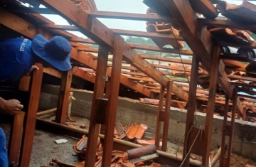 Laranjeiras - Escolas danificadas por temporal são reconstruídas com mão de obra prisional