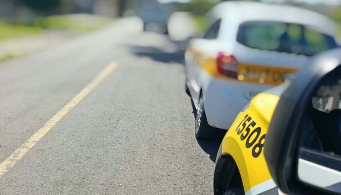 Ação do Detran e BPTran flagra instrutora de autoescola com CNH cassada em Curitiba