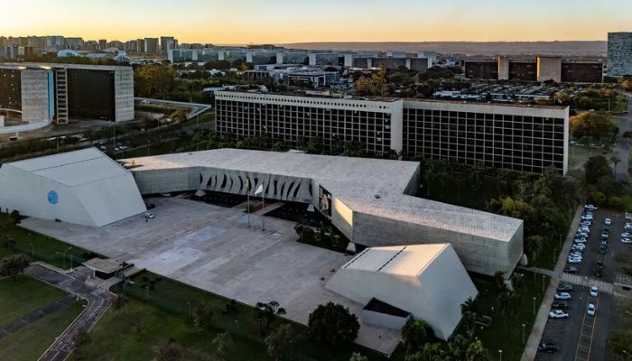 Ao TSE, Meta nega tratamento desigual entre candidaturas presidenciais