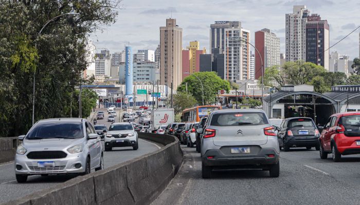 Curitiba, Itambaracá e Agudos do Sul: veja quais cidades lideram aumento da frota de veículos em 2026