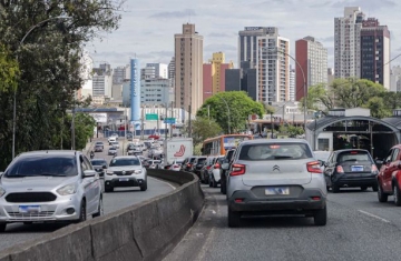 Curitiba, Itambaracá e Agudos do Sul: veja quais cidades lideram aumento da frota de veículos em 2026