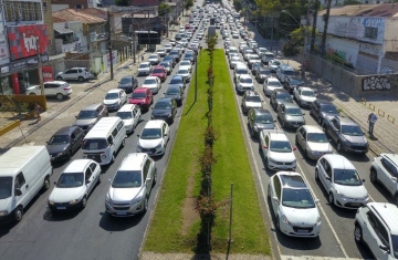 Alerta para placas com final 8, 9 e 0: calendário do licenciamento de 2026 está perto da conclusão